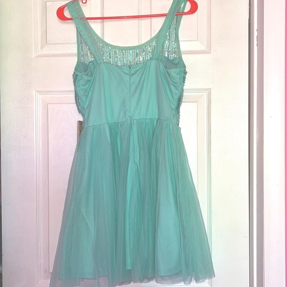 As U Wish Aqua Sequin Tulle Prom Dress Size 7 - Picture 4 of 6